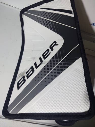 Black/White Senior Used Bauer X900 Blocker