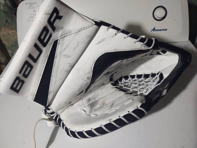 Black/White Used Bauer Reactor 7000 glove