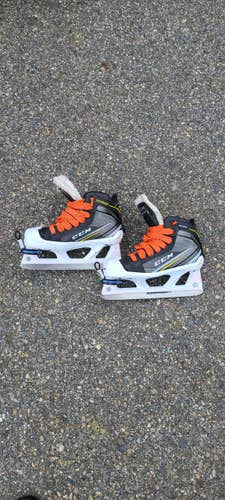 Junior Used CCM Tacks 9060 Hockey Goalie Skates Regular Width Size 1.5