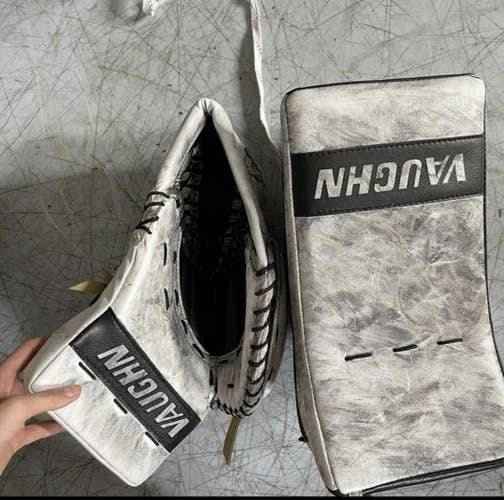 Black Senior 32" Vaughn Pro Stock Velocity V6 Goalie Leg Pads