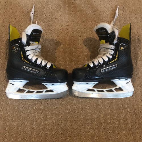 Youth Used Bauer Surpreme S27 Hockey Skates Regular Width Size 10