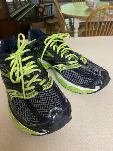 Brooks running sneaker