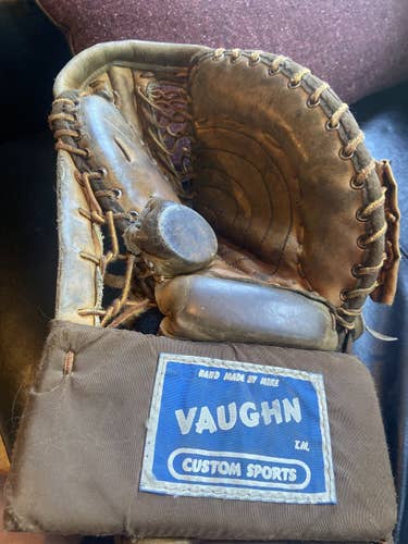 Vintage Vaughn junior goalie glove