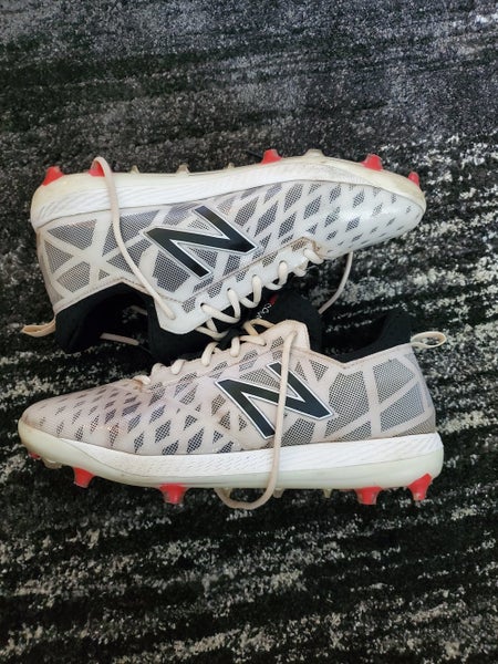 White Used Youth Men's Size Men's 10.5 (W 11.5) Molded Cleats New Balance Low Cut