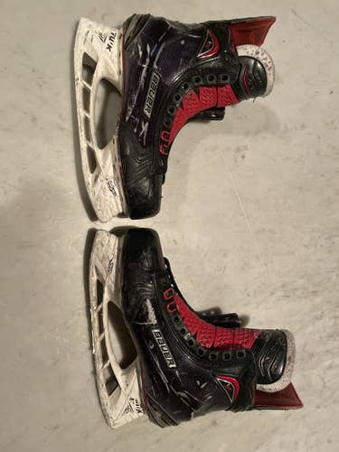 Senior Bauer Regular Width  Size 9.5 Vapor 1X Hockey Skates