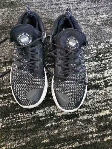 Black Adult Used Unisex Size 10 (Women's 11) Nike Shoes