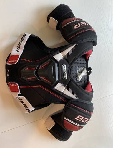 New Medium Bauer Shoulder Pads