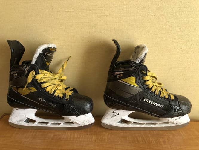 Junior Bauer Regular Width Size 5 Supreme 3S Pro Hockey Skates