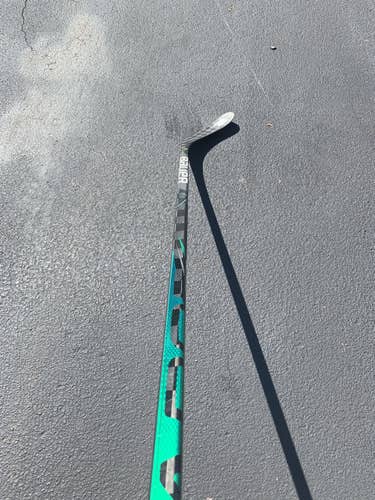 Used Right Handed Toe Pattern  Vapor FlyLite Hockey Stick