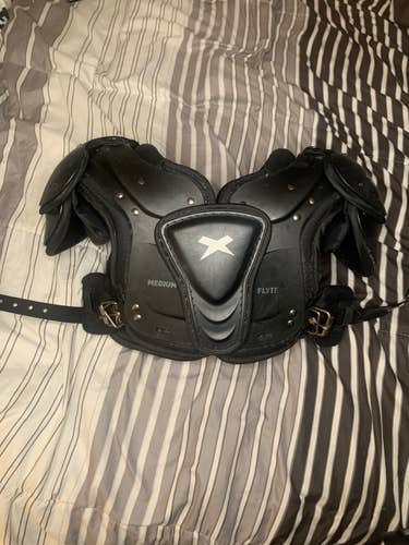 Xenith Flyte Shoulder Pads (Youth Medium)