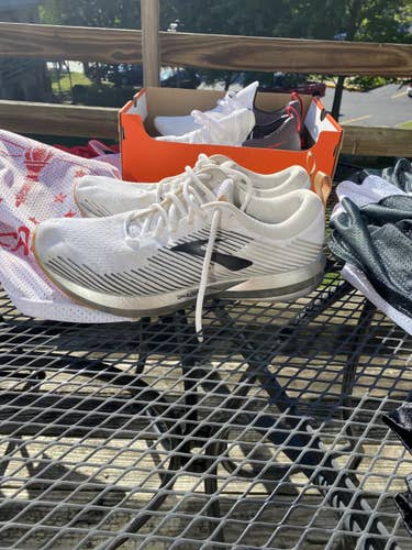 Brooks DNA Amp Limited Edition Arrow Levitate Runners