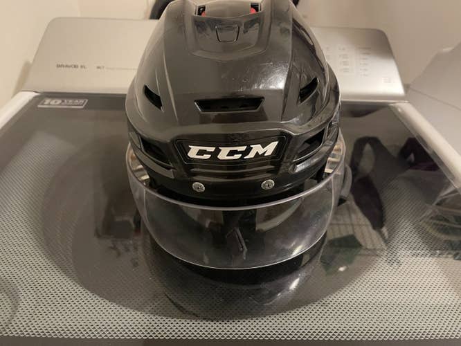 CCM HT Resistance Medium helmet with shield