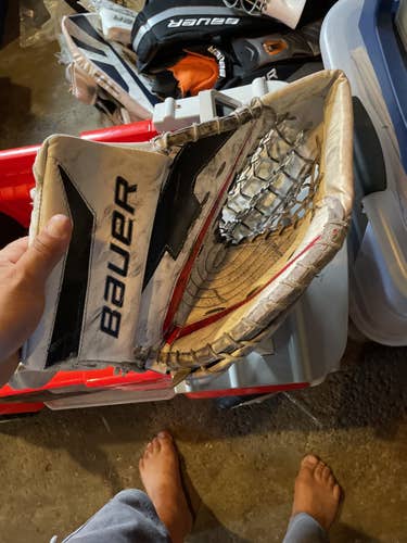 Bauer goalie glove