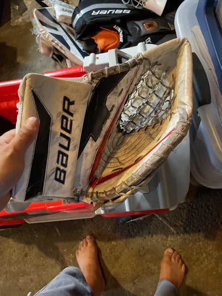 Bauer goalie glove