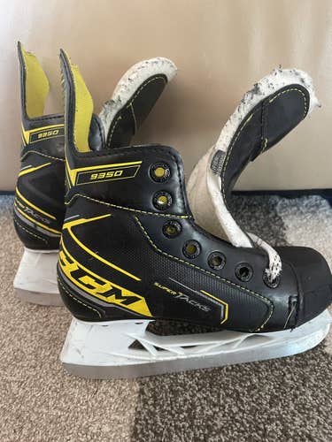 Youth CCM Regular Width Size 12 Tacks 9350 Hockey Skates