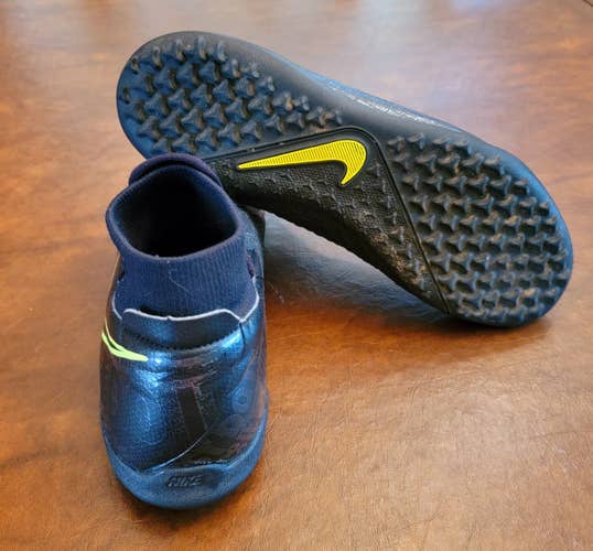 Black Used Men's Size 9.5 (Women's 10.5) Nike phantom vision Cleats