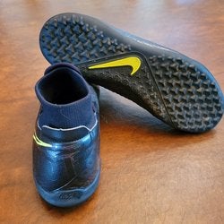 Black Used Men's Size 9.5 (Women's 10.5) Nike phantom vision Cleats