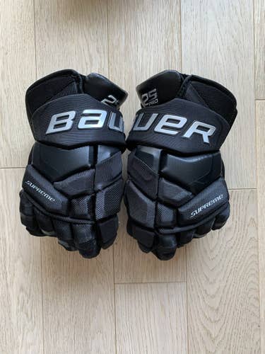 Black New Senior Bauer Supreme 2S Pro Gloves 13"