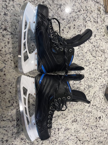 Senior Bauer Extra Wide Width Size 9 1N Vcut Hockey Skates