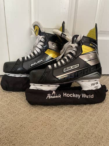 Senior Bauer Regular Width  Size 7.5 Supreme S37 Hockey Skates