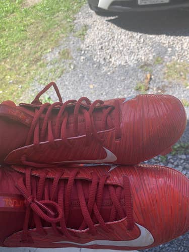 Red Men's Molded Cleats Low Cut Trout