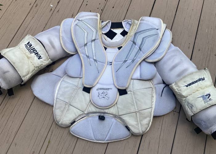 Vaughn Velocity V7 XF Pro Carbon Goalie Chest Protector Senior XL White & Silver