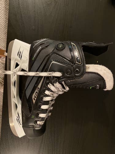 Youth CCM Regular Width  Size 5.5 Hockey Skates