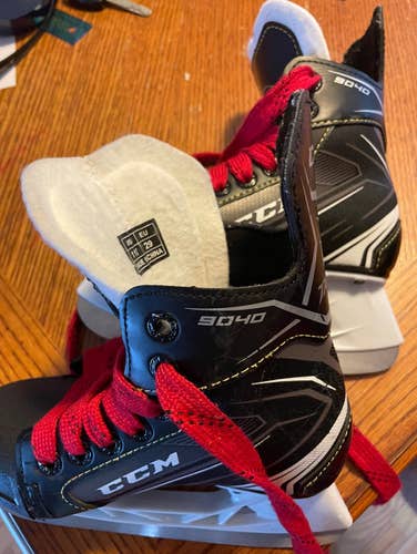 Youth CCM Regular Width Size 11 Tacks 9040 Hockey Skates