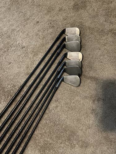 Callaway apex irons a-5 like new 2019