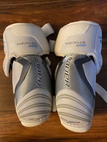 Used Medium Bauer Nexus 600 Elbow Pads
