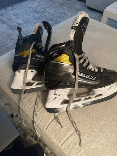 Bauer Regular Width  Size 6 Supreme 3S Pro Hockey Skates