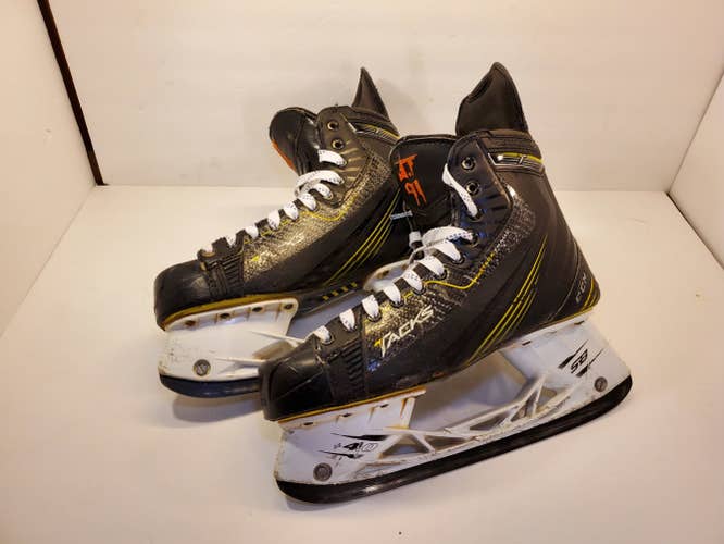 "Pro Stock NHL" CCM Pro Tacks Hockey Skates Regular Width NOTE: Size 9 1/2 L / 9 1/4 R
