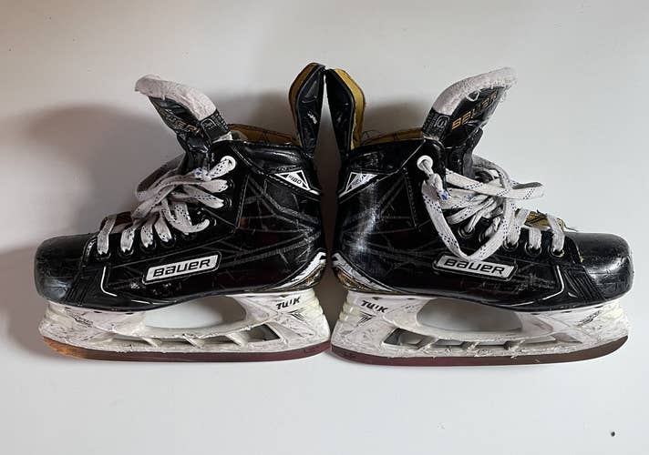 Used Junior Bauer Supreme S180 Hockey Skates Regular Width Size 3.5