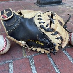 Used All Star Right Hand Throw CM3000XSBT Catcher's Glove 32"