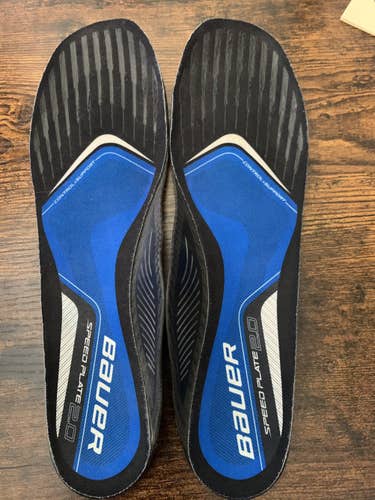 Senior Bauer Regular Width  Size 9 Speed Plate 2.0 Hockey Skates