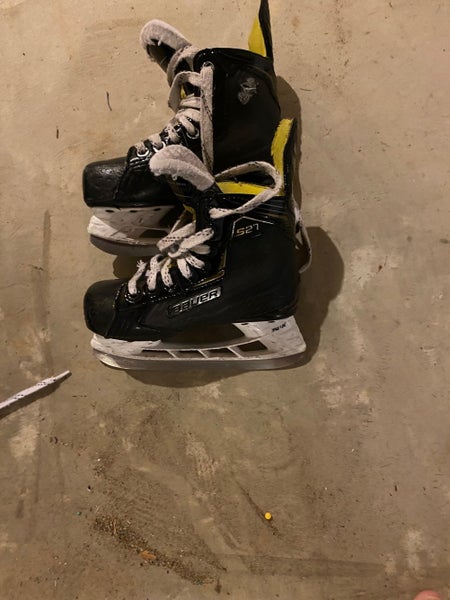Youth Used Bauer Supreme S27 Hockey Skates Size 13.5