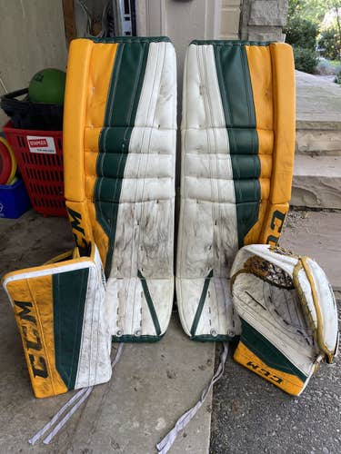 PRO STOCK CCM E FLEX II GOALIE PADS