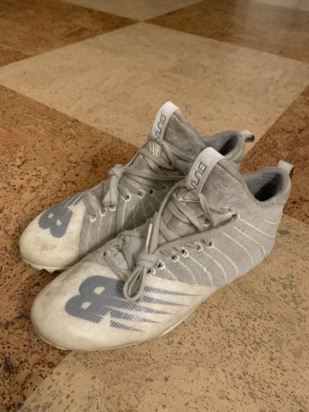 White Men's Size 7 Cleats Burn X Mid
