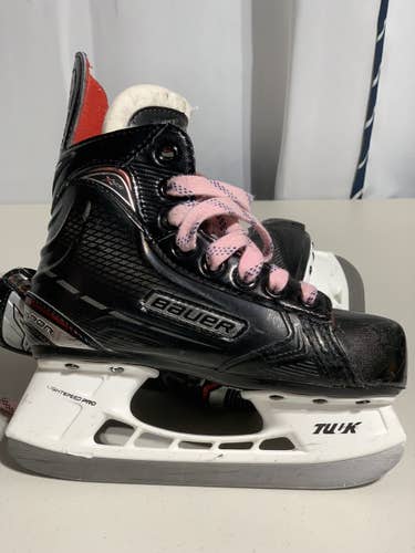 Youth Bauer Regular Width  Size 12 Vapor X500 Hockey Skates