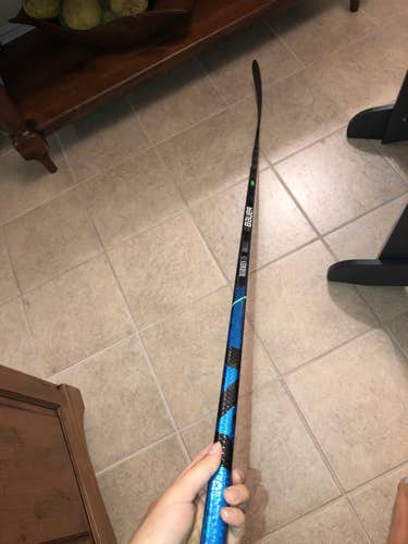 Intermediate Right Handed Mid Pattern Pro Stock Nexus Geo Hockey Stick