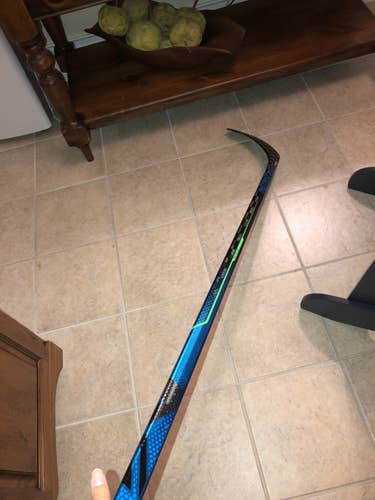 Intermediate Right Handed Mid Pattern Pro Stock Nexus Geo Hockey Stick
