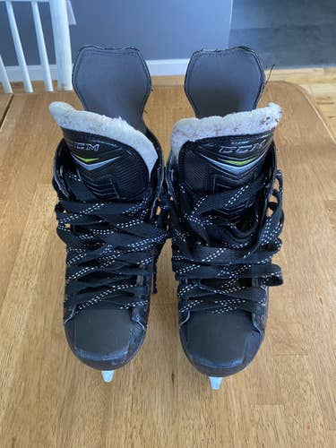 Junior CCM Size 4 EE RibCor 66K Hockey Skates