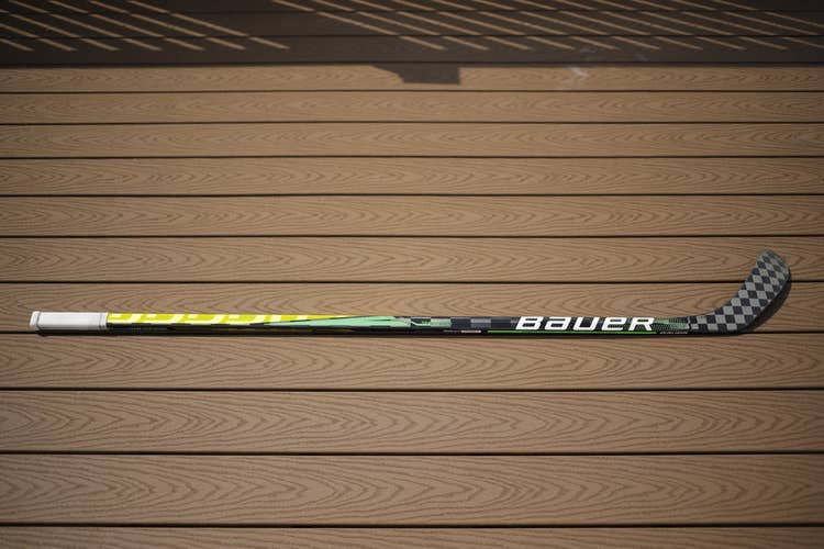 New Senior Bauer Right Handed Supreme UltraSonic Hockey Stick - P28 Curve