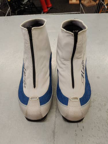 Size 5.5 Used Women's Madshas Amica 100 Cross Country Ski Boots