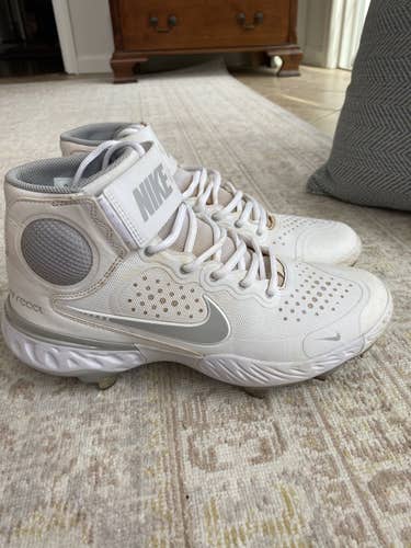 White Used Adult Size 8.0 (Women's 9.0) Metal