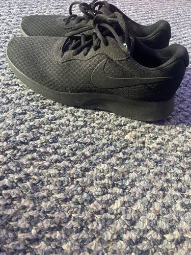 Black Unisex Size 9.0 (Women's 10) Nike Shoes
