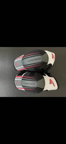 Used Medium Easton Synergy 300 Elbow Pads