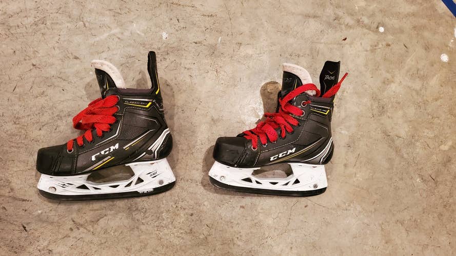 Junior Used CCM Tacks Classic Pro Hockey Skates Regular Width Size 2.5