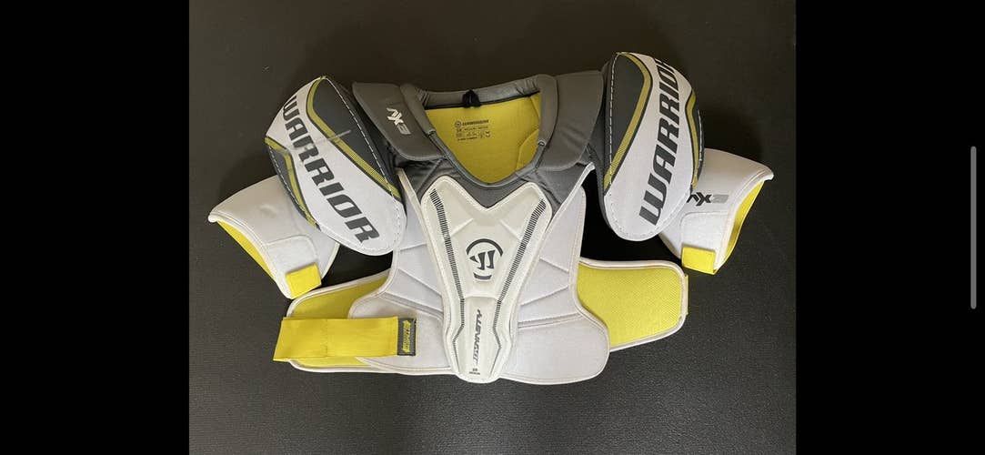 Senior Medium Warrior  Dynasty AX3 Shoulder Pads