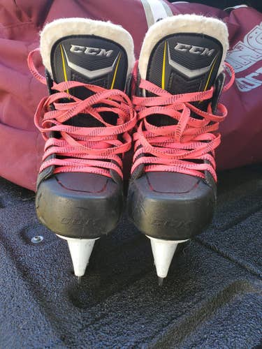 Junior Used CCM Tacks 9060 Hockey Skates Regular Width Size 1.5